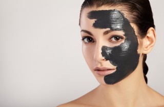 Maschera viso nera: come si usa e funziona davvero?