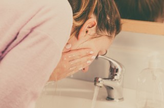 6 modi sbagliati di lavarsi il viso
