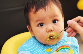 Alimenti che causano gas ai bambini durante lo svezzamento