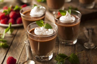 Mousse al cioccolato con cacao in polvere e panna: la ricetta facile