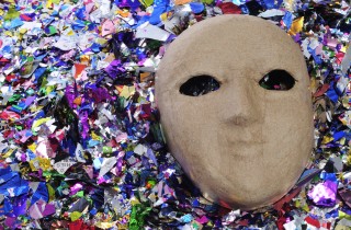 Maschere di Carnevale fai da te: come farle con la cartapesta in modo facile