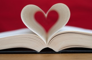 Cosa regalare a chi ama leggere: 5 idee per farlo felice