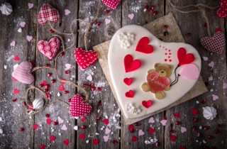 Torta a forma di cuore in pasta di zucchero: 7 decorazioni da copiare