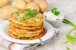 Pancake di patate al forno: la ricetta con la mozzarella filante