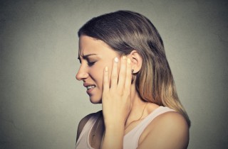 Mal di orecchio negli adulti: i rimedi naturali per attenuare il dolore
