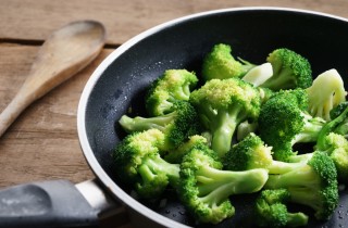 Come cucinare i broccoli verdi in padella