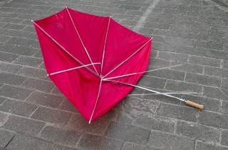 Riutilizzo stoffa ombrelli: il sacchetto facile e utile