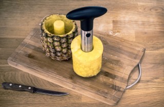 Come si usa il taglia ananas per pulire il frutto in modo perfetto