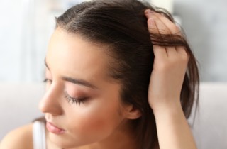 Micosi del cuoio capelluto: i sintomi e rimedi naturali migliori