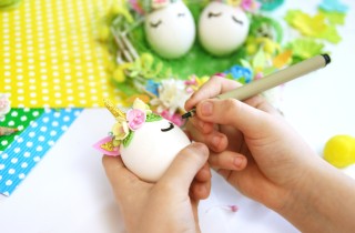 Decorare le uova di Pasqua con i bambini: 9 idee alternative alla pittura