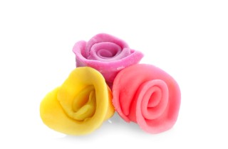 Pasta di sale colorata: i fiori fai da te più creativi
