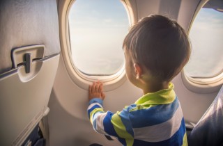 6 consigli per viaggiare in aereo con i bambini senza nervosismi