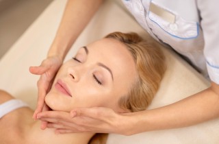 I massaggi al viso potrebbero invecchiare la pelle