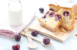Plumcake con ciliegie e yogurt: la ricetta senza glutine