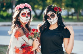 Costumi Halloween coppia amiche: 5 idee terrificanti