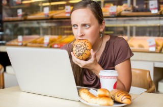 5 consigli per evitare di mangiare a causa dello stress