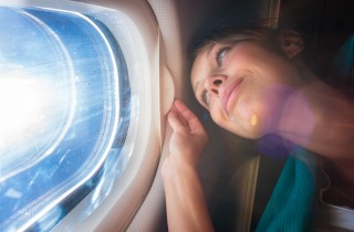 5 motivi per cui puzzi dopo un volo