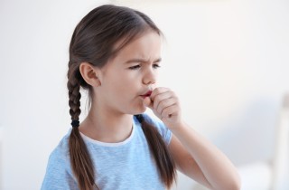 I rimedi naturali contro la tosse grassa nei bambini