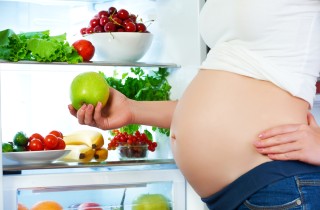 Quali alimenti evitare e quali consumare in gravidanza