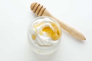 Maschera viso yogurt e miele fai da te: come farla