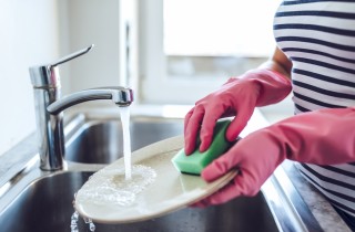 10 consigli per lavare i piatti più facilmente