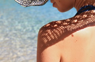 Curare le macchie solari della pelle coi rimedi naturali migliori