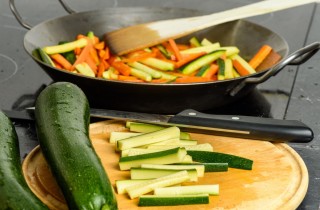 Contorno di zucchine e carote in padella: come si fa velocemente