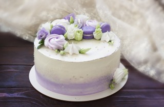 Torte decorate con macarons: 9 idee per le decorazioni