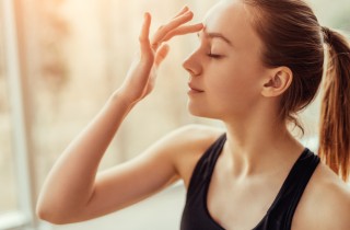 Yoga per gli occhi: 3 esercizi per rilassare lo sguardo