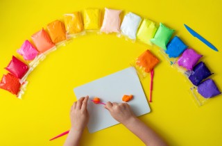 Pittura per bambini: come fare quadri con la plastilina