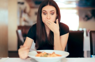 Nausea dopo mangiato: le cause e i rimedi naturali migliori