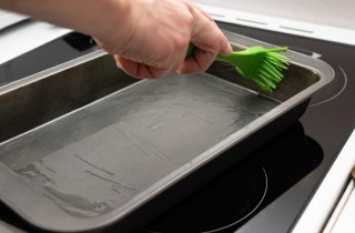 Come pulire le teglie da forno
