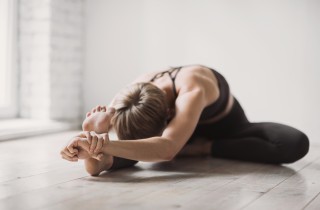 Yoga, le posizioni contro l’insonnia e il mal di testa