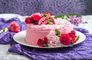Torte decorate con fiori freschi: 11 idee per le decorazioni