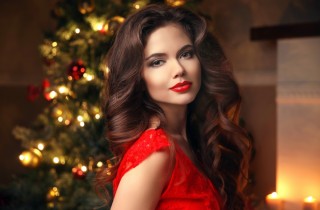 Acconciature glam per le feste di Natale 2020: 5 hairstyle da fare a casa