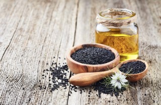 Olio di cumino nero: benefici per i capelli