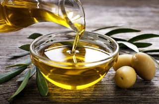 Rimedi della nonna con olio d'oliva: come usarlo per i disturbi più comuni