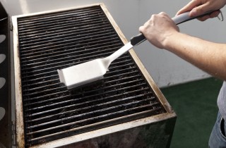 Come pulire il barbecue a gas e disinfettare la griglia