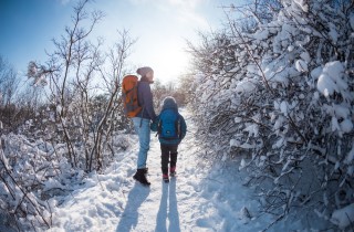 Montagna per bambini: 11 consigli per fare escursionismo in sicurezza anche in inverno