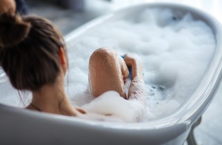 Doccia e bagno, qual è la temperatura dell'acqua ideale per la tua pelle?