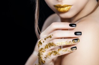Nail art con foglia oro: come fare decorazioni eleganti