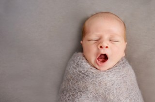 Svegliare il bambino durante il pisolino è un errore?