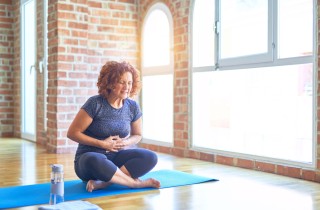 Come sbarazzarsi della nausea con lo yoga