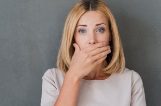 Secchezza della bocca: le cause e i rimedi naturali da provare