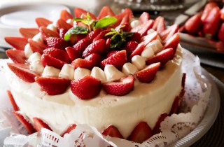 Torte decorate con fragole: 7 idee a cui ispirarsi