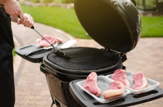 3 metodi per pulire le griglie dei barbecue
