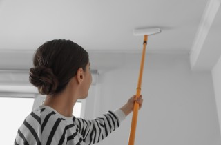 Come dipingere il soffitto velocemente e senza fare fatica