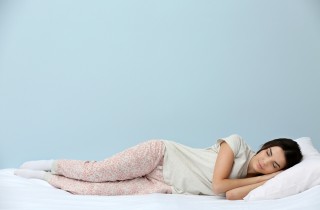 3 cose che non dovresti indossare mentre dormi