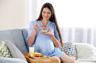 Dieta e travaglio, quali alimenti possono stimolare le contrazioni?
