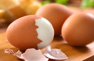 Come sbucciare velocemente un uovo sodo